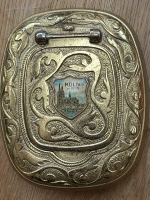Auktion 371<br>Jugendstil-Schnupftabakdose mit Köln-Ansicht, massiv Messing, 6x5 cm [1]