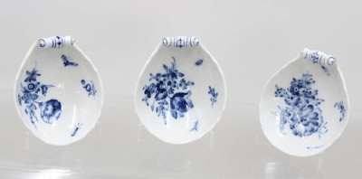 Auktion 371<br>10x Schalen, Meissen, Schwertermarke, Knaufzeit um 1870, Aquatinta Blumen, 8x 1. Wahl, 2x je 2 Schleifstriche davon 1x mit Altrissen, je ca. H-4,5cm B-11,5cm [1]