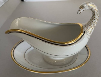 Auktion 371<br>grosse KPM Berlin Sauciere  mit Adler-Hals, Kobalt mit Gold, H-18,5 cm, L-25 cm [1]