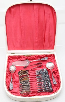 Auktion 371<br>Kaffeebesteck für 6 Personenen, Nica 100, Rosenmuster, in Kasten, 16 Teile [1]