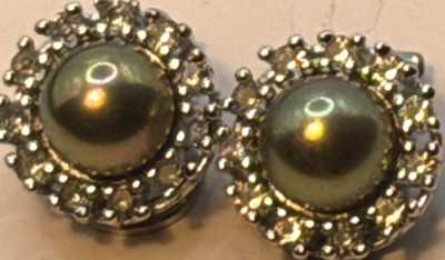 Auktion 371<br>Paar Silber-925- Ohrclipse, grüne Halbperlen, umringt von klaren Steinen, D-1,6 cm, zus. 8,9 gr [1]