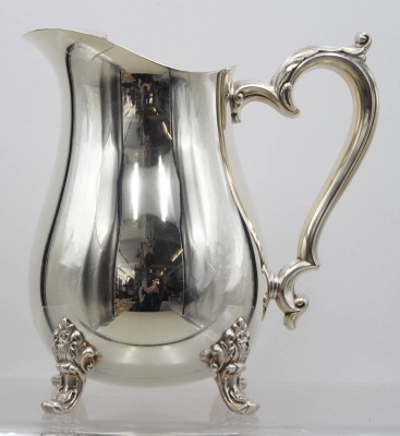 Auktion 371<br>massiver Saftkrug, plated, sehr guter Zustand, H-22 cm [1]