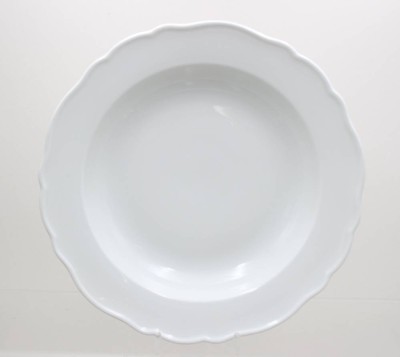 Auktion 371<br>gr. runde Schale, Meissen, Schwertermarke, Weißporzellan, ein Schleifstrich, ca. H-5,5cm D-31cm [1]