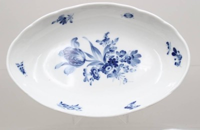 Auktion 371<br>ovale Schale, Meissen, 1. Wahl, 19. Jhd., H-4,7cm B-26cm [1]