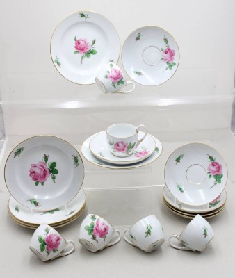 Auktion 371<br>6x Kaffeegedecke, Meissen, Schwertermarke, Rote Rose, Schwanenhals, Pfeiferzeit, ca. H-7,3cm [1]