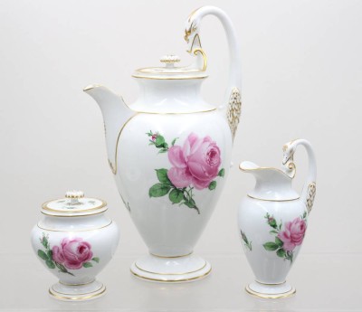 Auktion 371<br>Kaffeekern, Meissen, Schwertermarke, Rote Rose, Schwanenhals, Pfeiferzeit, ca. H-29,5cm [1]