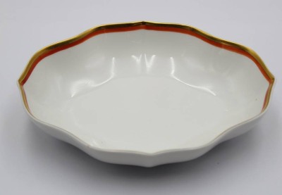 Auktion 371<br>Schale, Meissen, Schwertermarke, Koralle mit Goldrand, 1. Wahl, ca. H-3cm B-15,5cm [1]