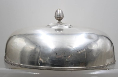 Auktion 371<br>gr. Servierhaube, England, älter, versilbert, div. Druckstellen, ca. 44 x 29cm H-ca. 22cm [1]