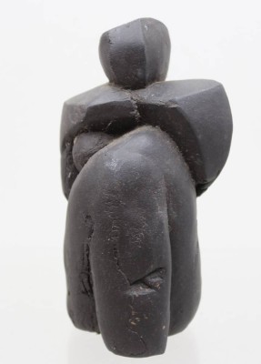 Auktion 371<br>Anne-Gret Winkler (1944 - 2018) , moderne Skulptur, braunes Steinzeug, monogrammiert, ca. H-14,5cm [1]
