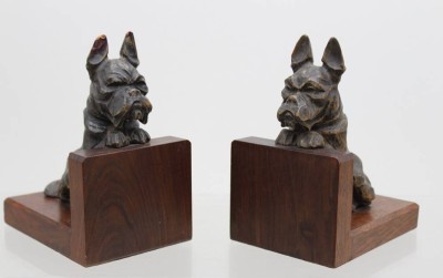 Auktion 371<br>Paar Buchstützen, Schnauzer, Holz, älter, kl. Beschädigungen, je ca. H-14cm B-11cm [1]