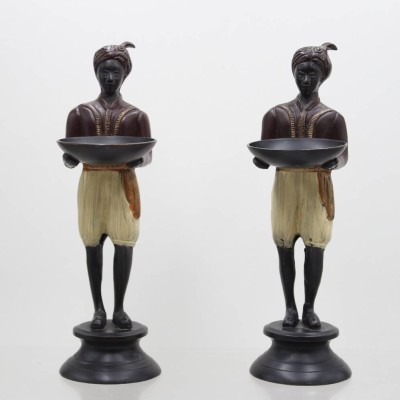 Auktion 371<br>Paar Dienerfiguren, Bronzeguss, geschwärzt, neuzeitl. ca. H-26,5cm [1]