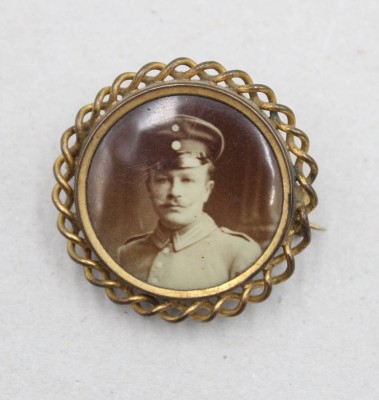 Auktion 371<br>patriotische Brosche um 1900, ca. D-2,5cm [1]
