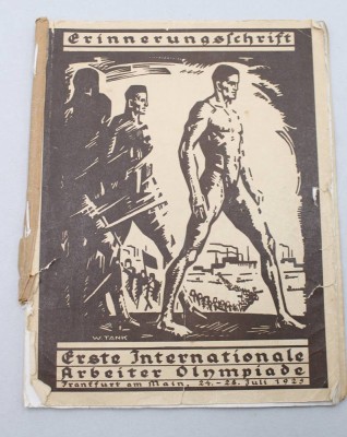 Auktion 371<br>Erinnerungsschrift zur ersten Internationalen Arbeiter-Olympiade in Frankfurt am Main, 24. bis 28. Juli 1925, Alters-u. Gebrauchsspuren [1]
