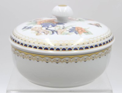 Auktion 371<br>gr. Deckeldose, Kaiser, Duchesse, Entw. Nossek, ca. H-11cm  D-15,5cm [1]
