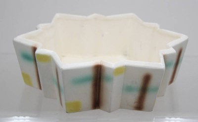 Auktion 371<br>Sternenschale, Art-Deco, div. Abplatzer, ca. H-6,5cm D-22,5cm [1]