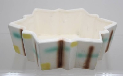 Auktion 371<br>Sternenschale, Art-Deco, div. Abplatzer, ca. H-6,5cm D-22,5cm [1]