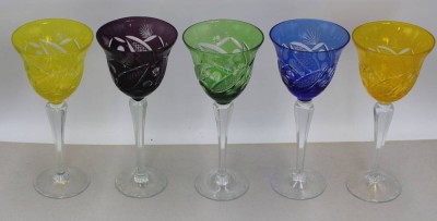 Auktion 371<br>5x hohe Buntglas-Weingläser mit Schliff, H-20,5 cm, [1]