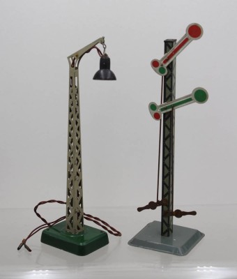 Auktion 371<br>Bahnlampe und Signal, 1x Kibri gemarkt, ca. H-26cm [1]