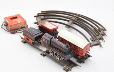 Auktion 371<br>Blech-Eisenbahn,  HWN, 40er/50er Jahre, Tenderlok, 2 Waggons, Schienen und Trafo?, Altersspuren, Funktionen nicht geprüft [1]