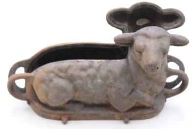 Auktion 371<br>gr. antike Osterlamm-Backform aus Gusseisen, um 1900, ca. 20,5cm B-34cm [1]