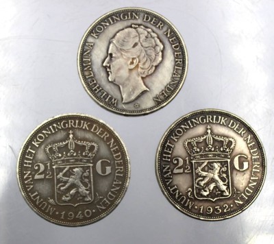 Auktion 371<br>3x Münzen, 2,5 Gulden, 1929, 1932 u. 1940, zus. 72,5gr., wohl Nachprägungen, kein Silber [1]