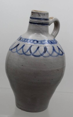 Auktion 371<br>hoher Krug, grauer Scherben, älter , Salzglasur, ca. H-30cm [1]