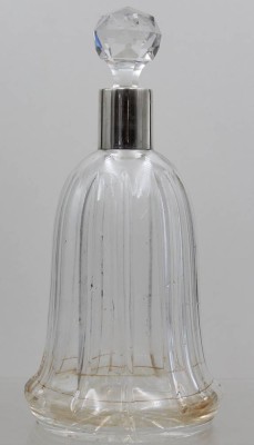 Auktion 371<br>Karaffe mit 800er Silberhals, älter, am Boden Ablagerungen, ca. H-27cm [1]