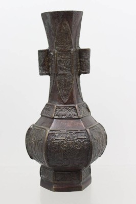 Auktion 371<br>sogen. Pfeil-Vase, China, alter ?, Bronze, ca. H-25,5cm [1]