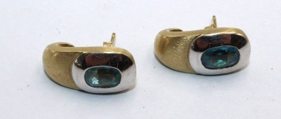 Auktion 371<br>Paar 585er GG/WG Ohrstecker, wohl Aquamarine, ca. 7,5gr., L-ca. 2cm [1]