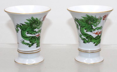 Auktion 371<br>Paar kl. Vasen, grüner Drache, Dresden , je ca. H-10,5cm [1]