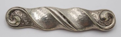 Auktion 371<br>alte versilberte Brosche, B-6,9cm [1]