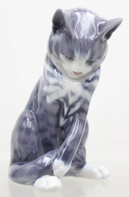 Auktion 371<br>grau getigerte Katze von Royal Copenhagen, Modelnr. 055, ca. H-19cm [1]