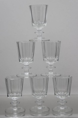 Auktion 371<br>6x Likör-Gläser auf Stand, Pressglas, ca. H-9cm [1]