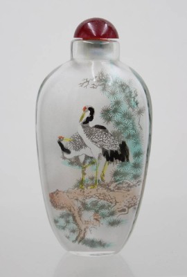 Auktion 371<br>Snuff-Bottle, Zwischenglasmalerei, China, Deckel beschädigt, ca. H-9,5cm [1]