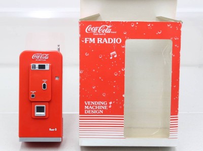 Auktion 371<br>Werbe-Radio, Coca-Cola, orig. Karton, guter Zustand, Funktion nicht geprüft, ca. H-17,5cm [1]