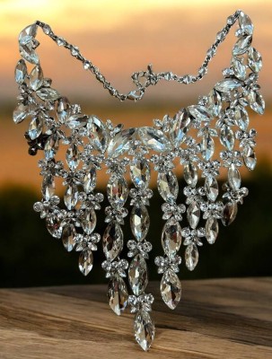 Auktion 371<br>grosses Strass-Collier mit passenden Ohrhängern, in Schachtel [1]