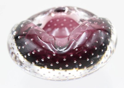 Auktion 371<br>Murano-Glasaschenbecher, 60/70er Jahre, lila/klar, Luftbläschen, ca. H-6cm D-11,5cm [1]