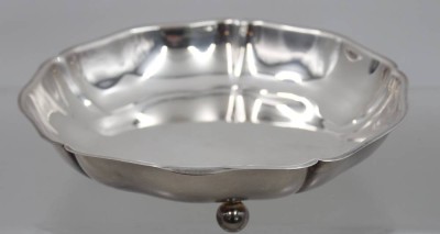 Auktion 371<br>Schale auf Kugelfüssen, Quist, versilbert, ca. H-5cm D-22,5cm [1]