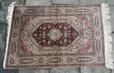 Auktion 371<br>Seiden-Teppich, 77x131 cm [1]