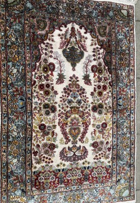 Auktion 371<br>Seidenteppich, wohl Isfahan,  77x120 cm [1]