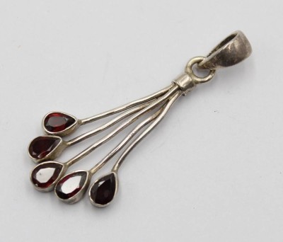Auktion 371<br>925er Silberanhänger mit Granat, ca. 4,4gr., L-4,5cm [1]