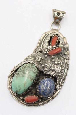 Auktion 371<br>Ethno-Anhänger, 925er Silber, div. Steinbesatz, 31gr., L-6,5cm [1]
