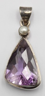Auktion 371<br>925er Silber-Anhänger, Amethyst u. Perle, zus. ca-12gr., L-4,5cm [1]
