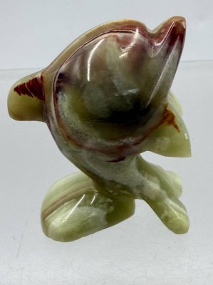 Auktion 371<br>springender Fisch, handgeschnitzt aus Onyx, H-8,5 cm [1]
