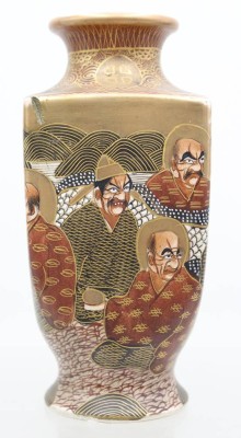 Auktion 371<br>japanische Satsuma-Vase, gemarkt, ca. H-18,2cm [1]