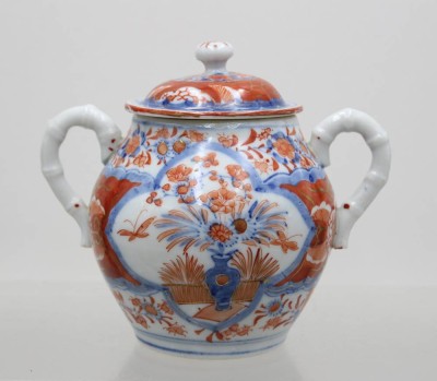 Auktion 371<br>japan. Dose, Imari, ca. H-14cm [1]