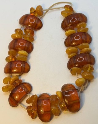 Auktion 371<br>Gelb-Braunes Bernstein-Armband, Gummi völlig ausgeleiert, 34,15 gr [1]