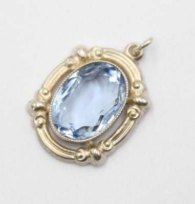 Auktion 371<br>Anhänger mit hellblauem facett. Stein, Silberfassung, zus. ca. 2,6gr., L-2,5cm [1]