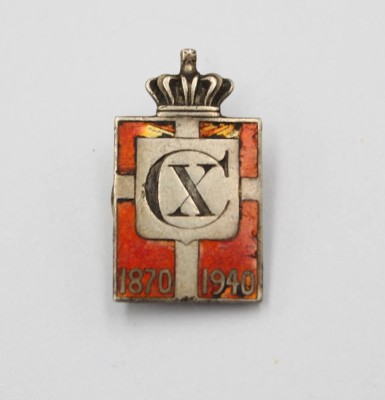 Auktion 371<br>Königsmarke/Brosche, Sterling-Silber,  rote Emaille, Georg Jensen, 3gr., 2,5 x 1,4cm [1]