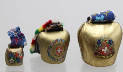 Auktion 371<br>3x kl. schweizer Kuhglocken, ca. H-7,5cm [1]